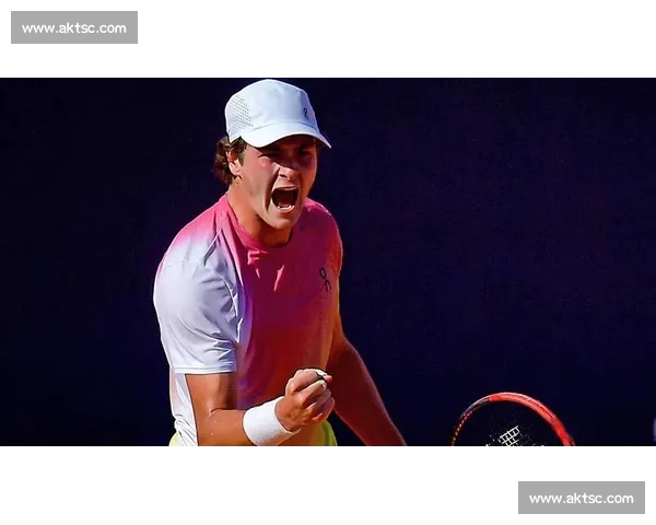 剃光头赴约，献冠军给妈！19 岁丰塞卡书写巴西网球新篇